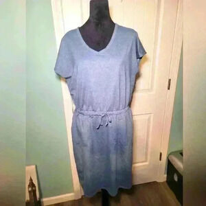32 cool  dress 2 pockets size medium.